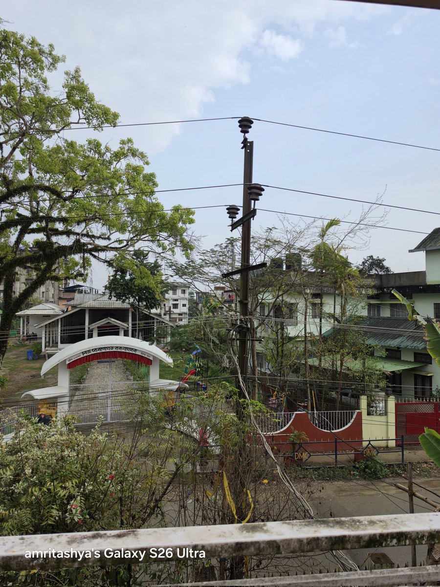 amritashya's tweet image. Here are some 30x zoom shots! The first and second are at 1x and 30x, can you spot the man in 1x ? The remaining three are at 30x, taken on a cloudy day. 📸☁️ #30xZoom #Shots #CloudyDay #S26ultra