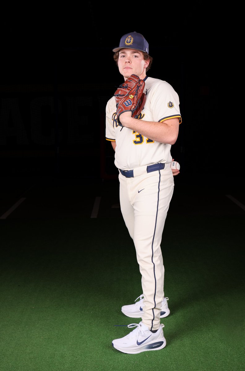 T3 | <a href="/ParkerPatt22/">Parker Patterson</a> takes over the bump and strikes out the two batters he faces, holding Valpo to one run in the third. #GoRacers🏇

Valparaiso 4
Murray State 6
