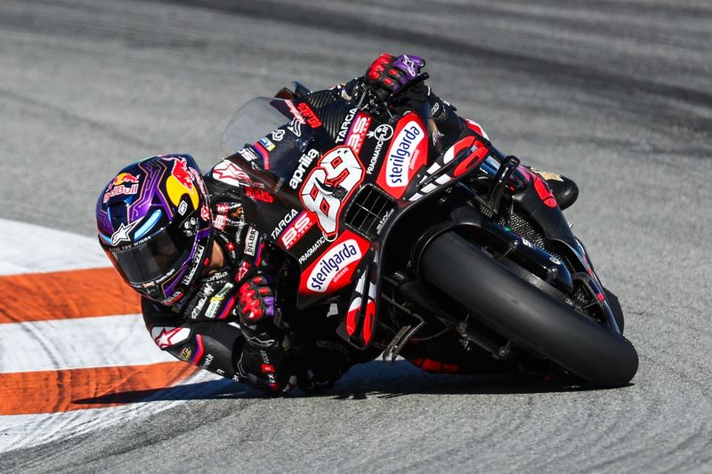 Bruce_wayne_67's tweet photo. #MotoGP
Resultado #GPdeBrasil 🇧🇷🏁
1. Marco Bezzecchi 🇮🇹 Aprilia
2. Jorge Martin 🇪🇸 Aprilia
3. Fabio Di Giannantonio 🇮🇹 VR46
Campeonato (puntos)
1. Marco Bezzecchi 🇮🇹 56
2. Jorge Martin 🇪🇸 45
3. Pedro Acosta 🇪🇸 42
4. Fabio Di Giannantonio 🇮🇹 37 https://t.co/Y7TSDseRWJ