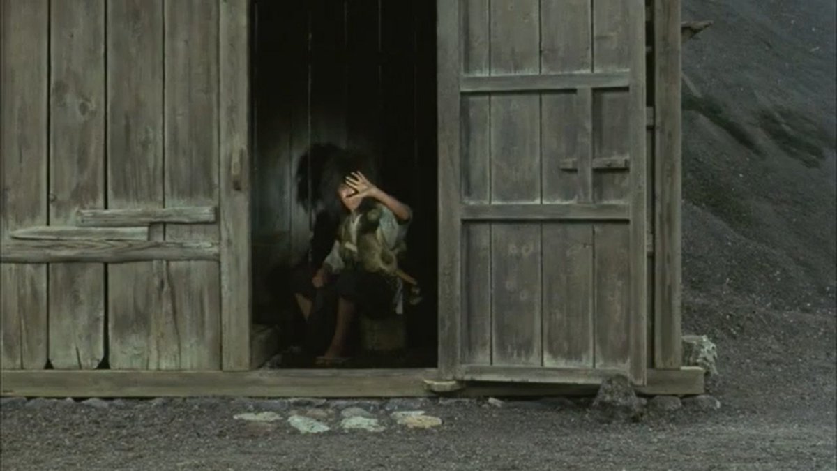 Sarah Makes People Watch Things! tweet media