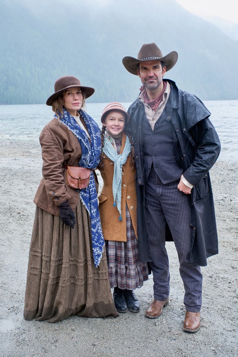 ListronV's tweet photo. A atuação também está muito boa. Bethany Joy Lenz e Benjamin Ayres têm uma química incrível! Estou gostando da dinâmica dos personagens, tipo: a teimosia dos dois é bem 🤌🏻🤌🏻 Enfim, casalzão! https://t.co/RmSyEmSbE3