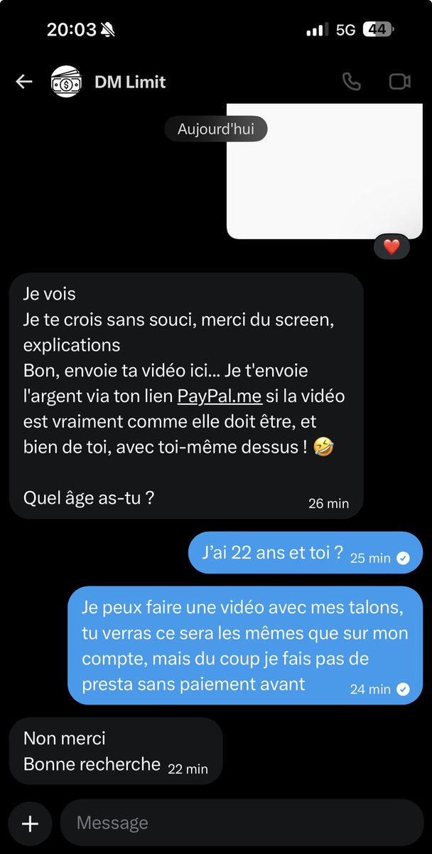 NeylaaBaby's tweet photo. @JustBuyMan ma dm en me demandant une vidéo spécifique, j’accepte, mais j’explique que mes paiements se font que par PayPal parce que pour l’instant je n���ai pas la possibilité de valider mon identité et maintenant il vient faire un tweet en parlant d’arnaque Bref #moneyslave https://t.co/RBz8FoDRcW