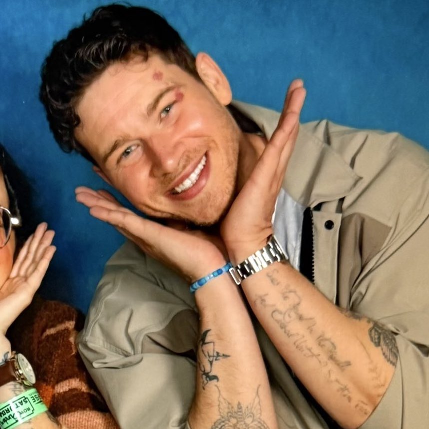 bea loves buck 🌸 tweet media