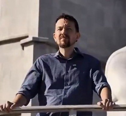 August Landmesser tweet media