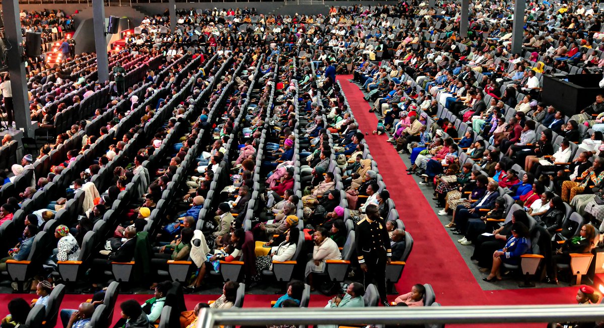 AlphLukau's tweet photo. Let the peace of God rule in your hearts.
Be thankful in all things.
Let the word of Christ dwell in you richly.
Singing with grace in your hearts to the Lord.
#praiseGod #worshipHim #blessed #SundayService #SandtonChurch https://t.co/xhWjUQm5Yl