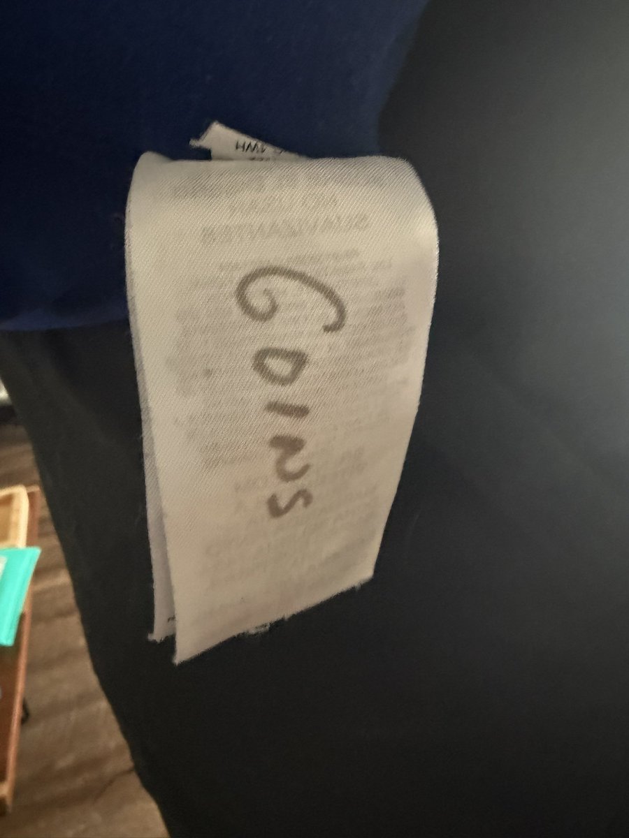 BALLBAKEDTAKES's tweet photo. My friend bought this Royals shirt off eBay and was going to cut the tag off and Inside on the tag written was โGOINSโ. Think maybe he wore it? #playerworn ๐คฃ
@CardPurchaser https://t.co/yHGZDhrEUl