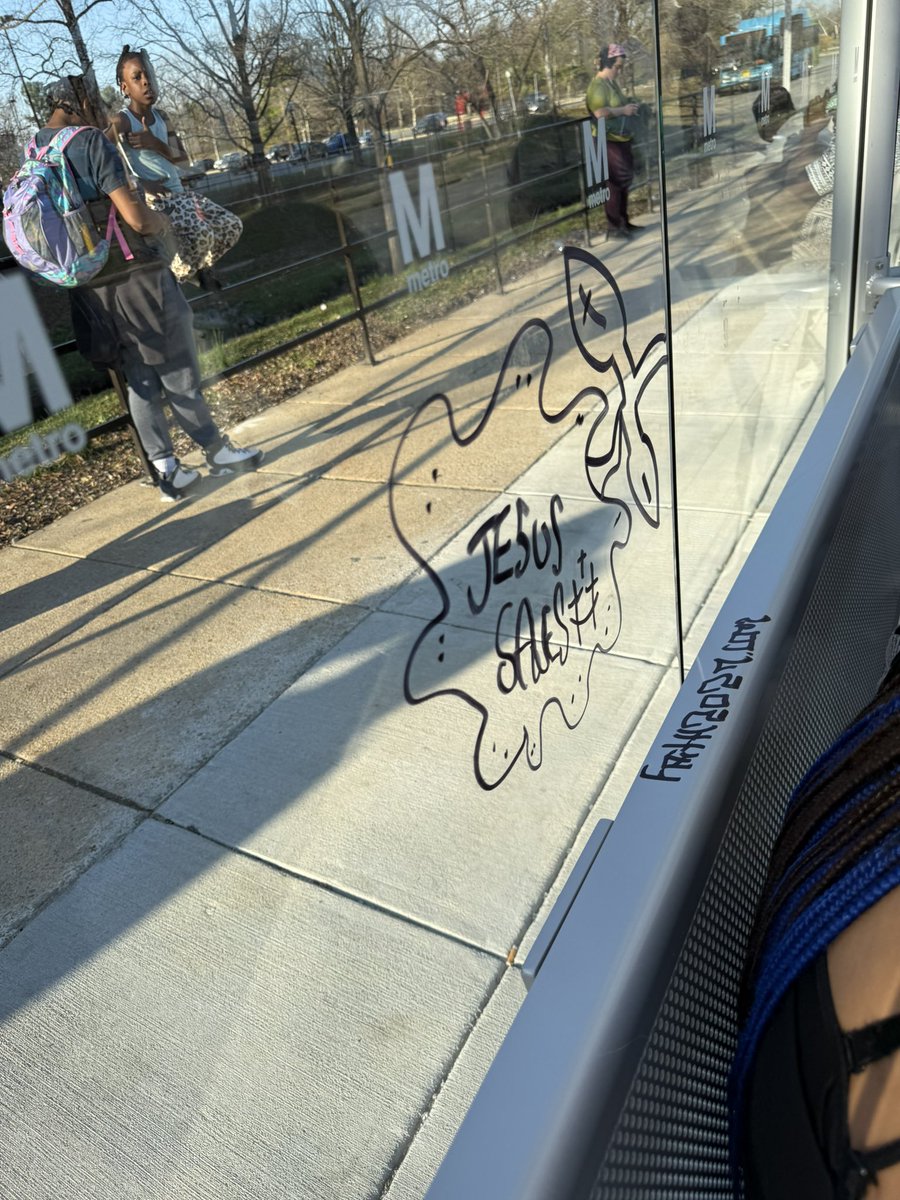 firealarm64's tweet photo. @wmata @wmataGM someone already tagged the brand new shelters at shady this is the 58 shelter https://t.co/iwOSL7wWyj