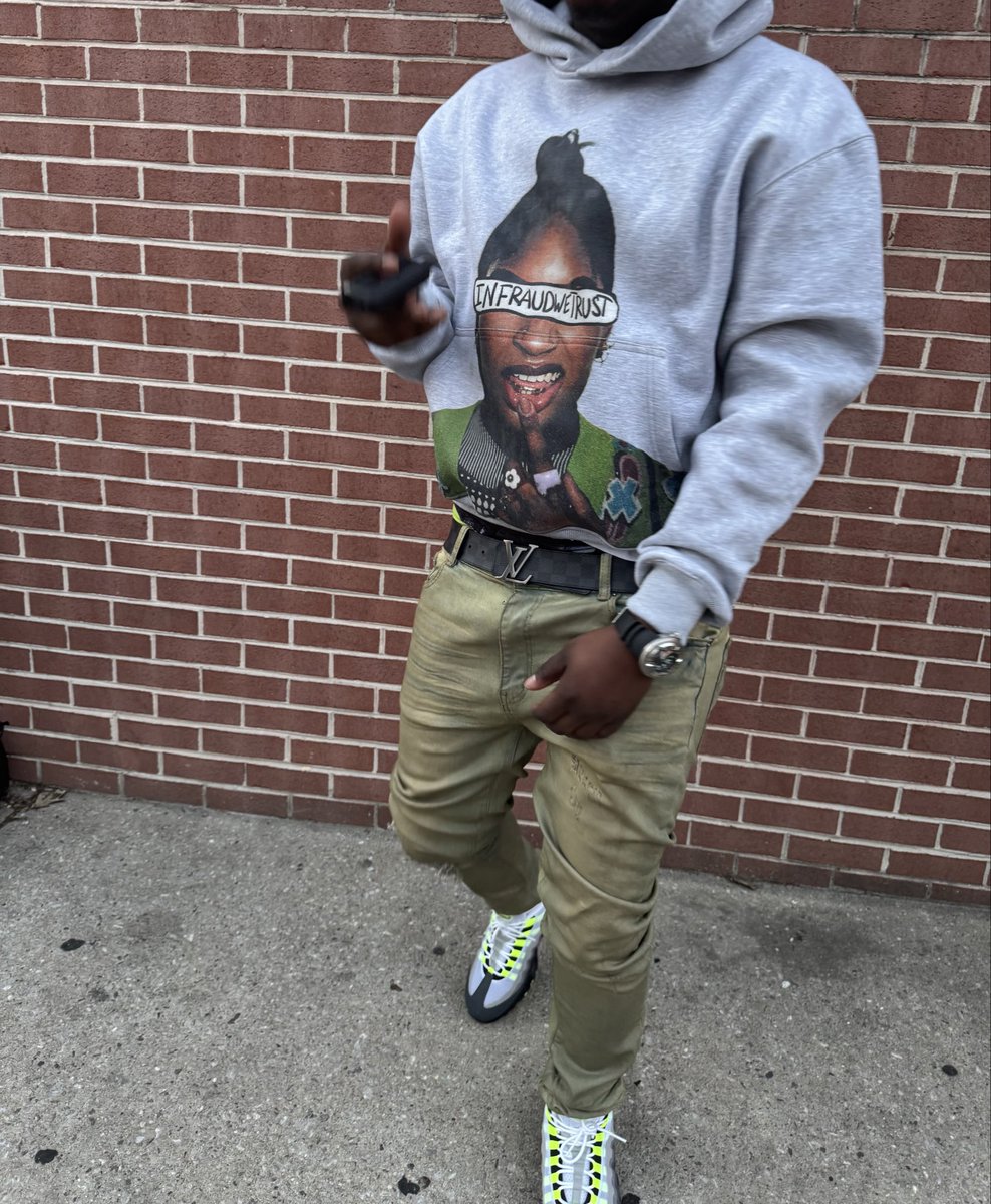 1Mook_'s tweet photo. Money Junkie When I’m Walking I Still Pick Up A Penny 💸 https://t.co/m0u5KhQ4uX