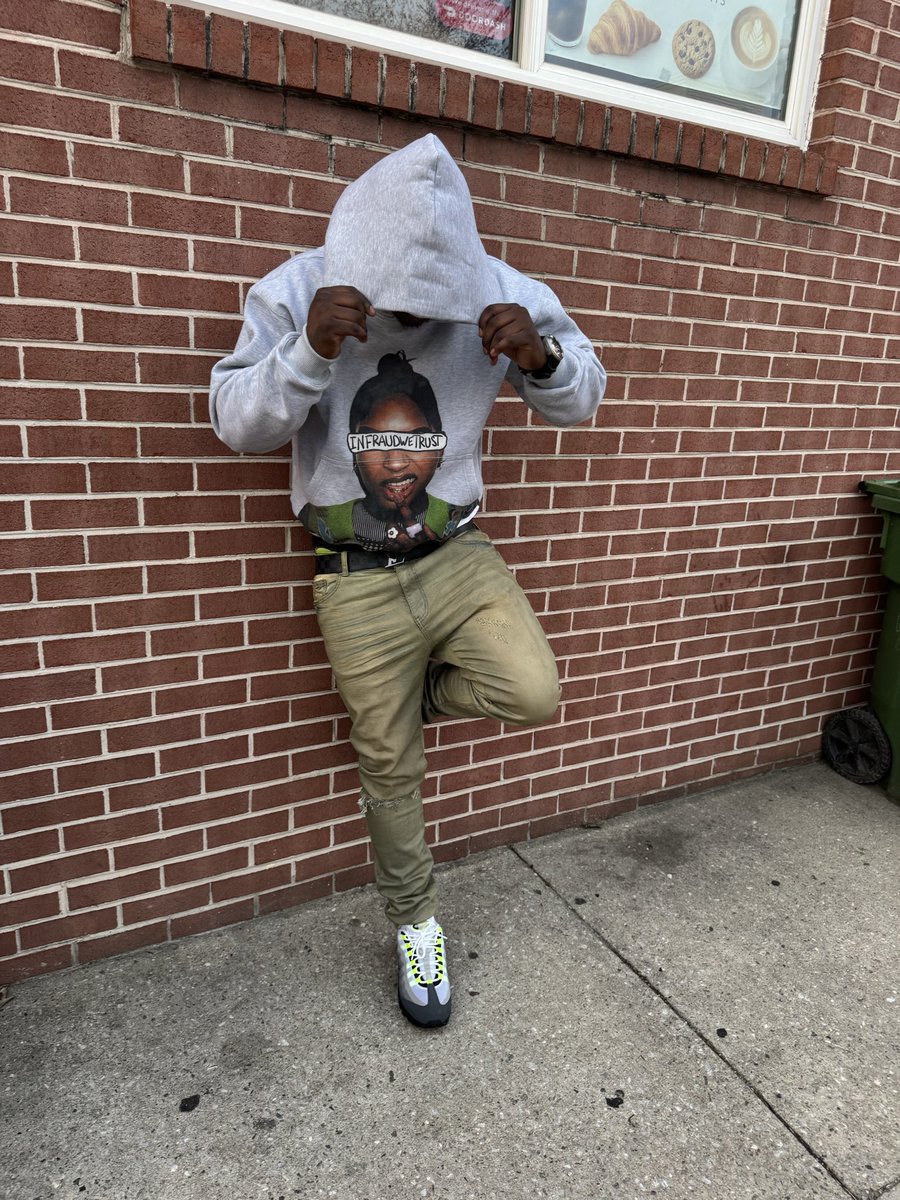 1Mook_'s tweet photo. Money Junkie When I’m Walking I Still Pick Up A Penny 💸 https://t.co/m0u5KhQ4uX