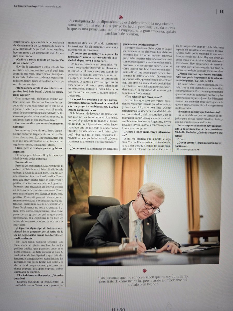 cleporati's tweet photo. Un presidente que pide paz y dejar las trincheras, pero que defiende el  indulto a uniformados como clave para el reencuentro nacional. 
Una las tantas contradicciones q deja la entrevista a JAK, quien cree q la mayor virtud de su mandato radica en el "actuar", siguiendo así una forma trumpiana de liderazgo y de la cual ya estamos sufriendo las consecuencias como país.