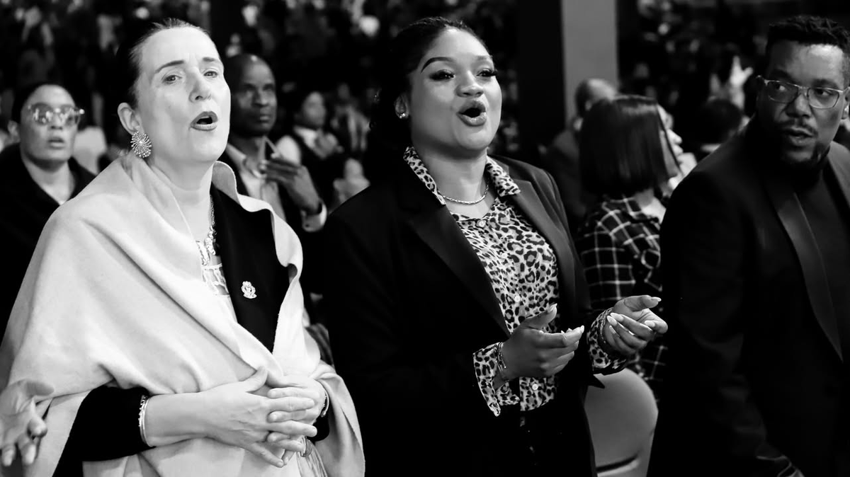 AlphLukau's tweet photo. Let the peace of God rule in your hearts.
Be thankful in all things.
Let the word of Christ dwell in you richly.
Singing with grace in your hearts to the Lord.
#praiseGod #worshipHim #blessed #SundayService #SandtonChurch https://t.co/xhWjUQm5Yl