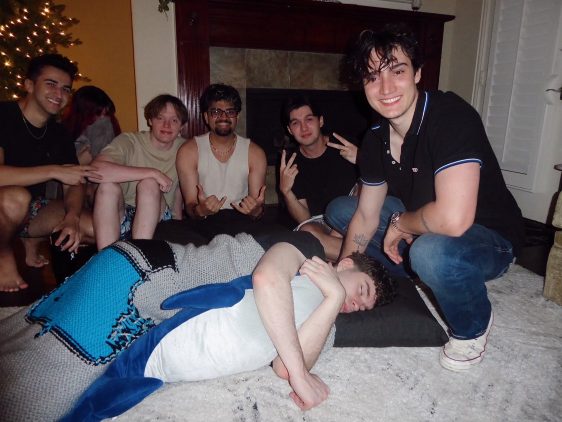 Elite Momo tweet media