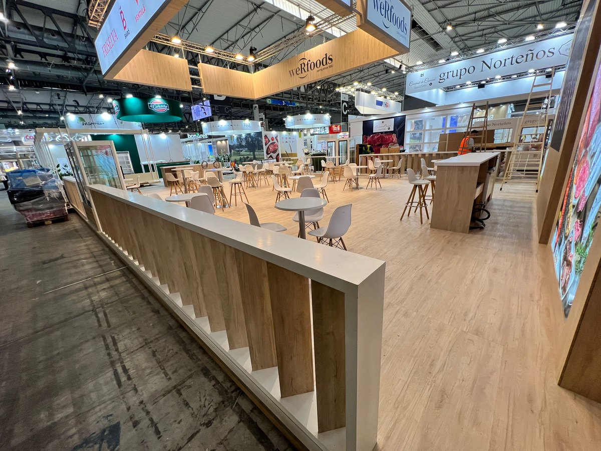 stands dm spacio tweet media