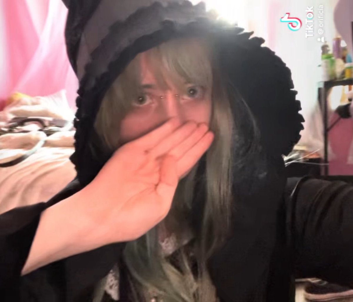 Public Universal Friend tweet media