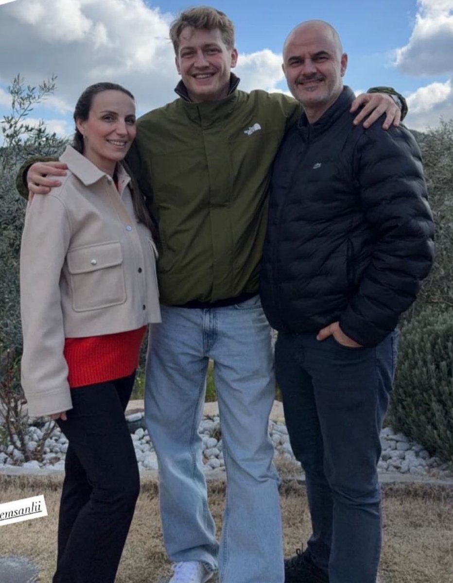 büşra ateş tweet media