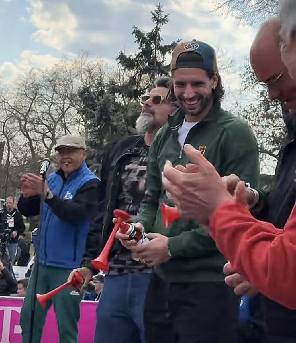 FlorianFlicks tweet media