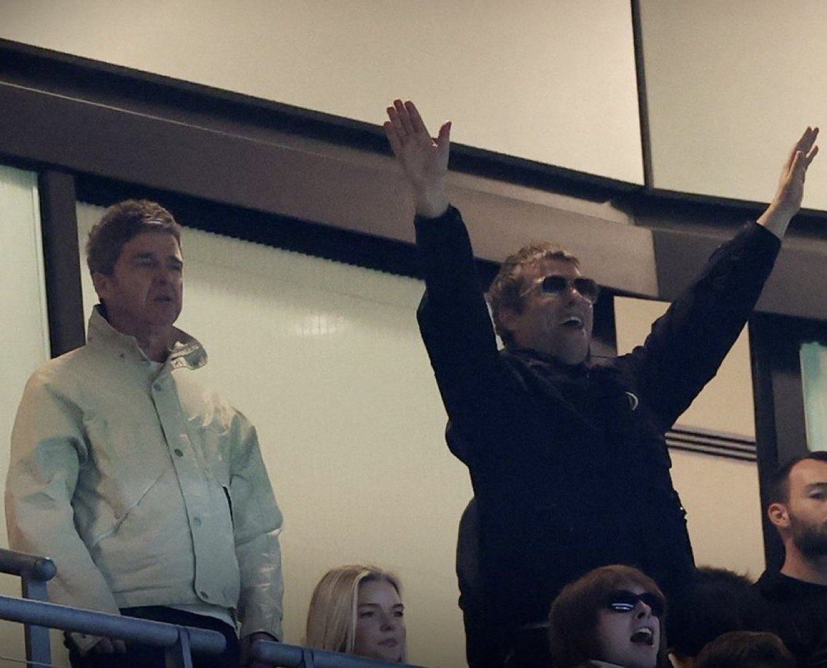 Oasis Mania tweet media