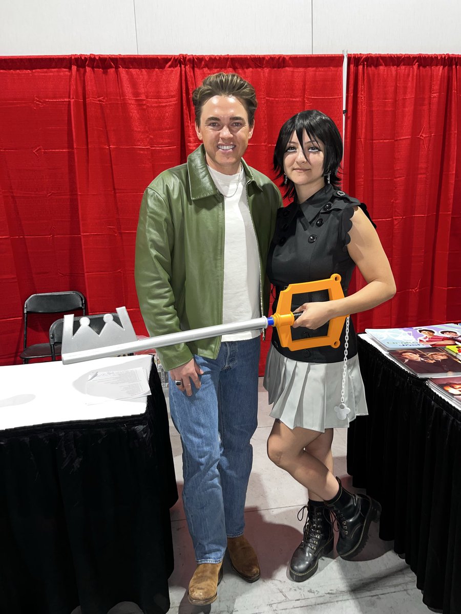 vanasvoid's tweet photo. His very first con 🫠 @JesseMcCartney #AnimeLasVegas https://t.co/AciXbvPMEh