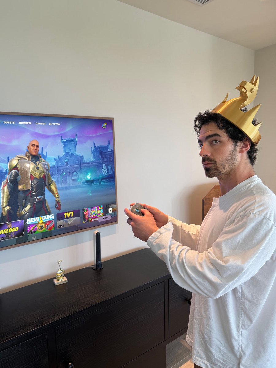 J O E  J O N A S tweet media