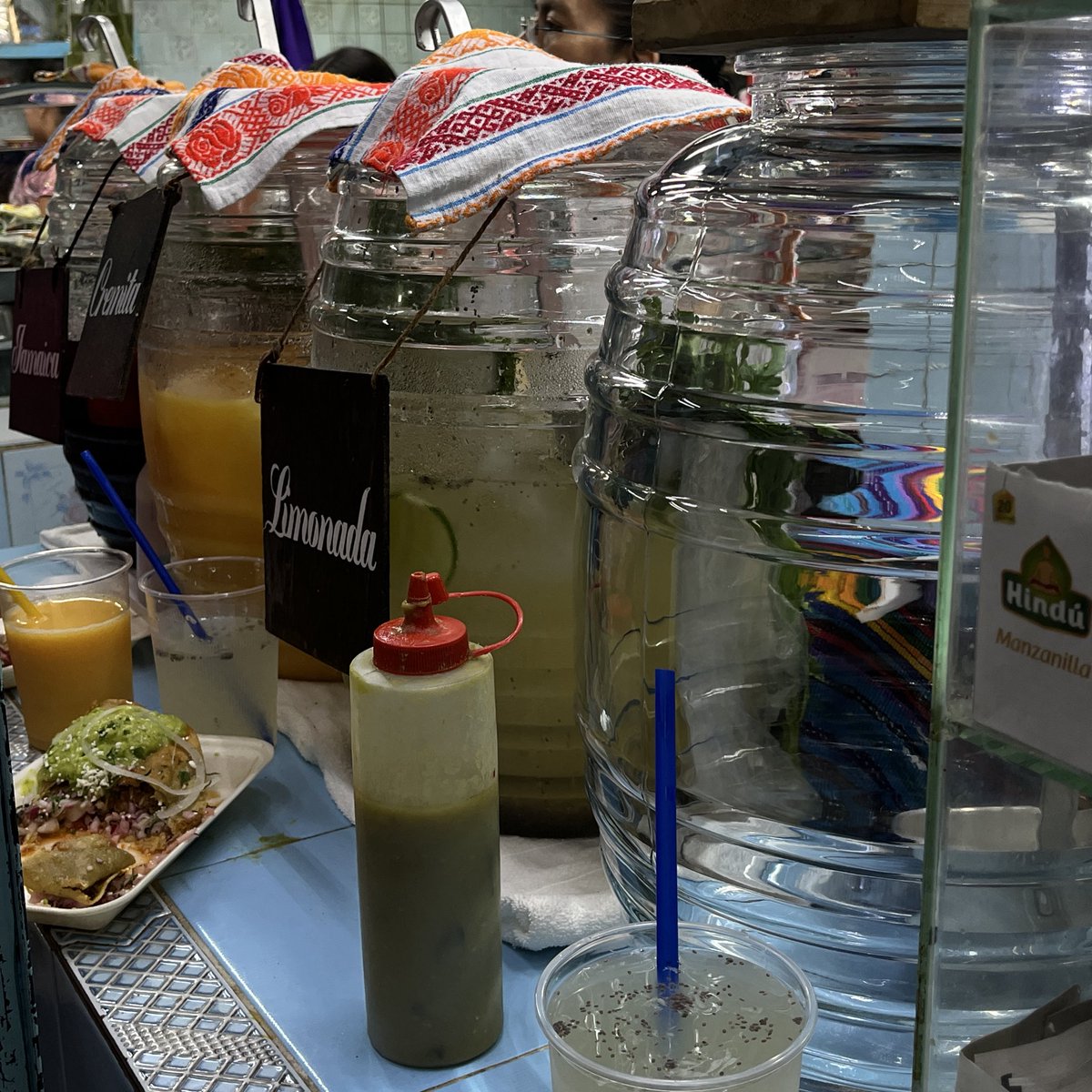 aleuhhh2's tweet photo. date idea: comer en el mercado central https://t.co/D8qsA8DCwE