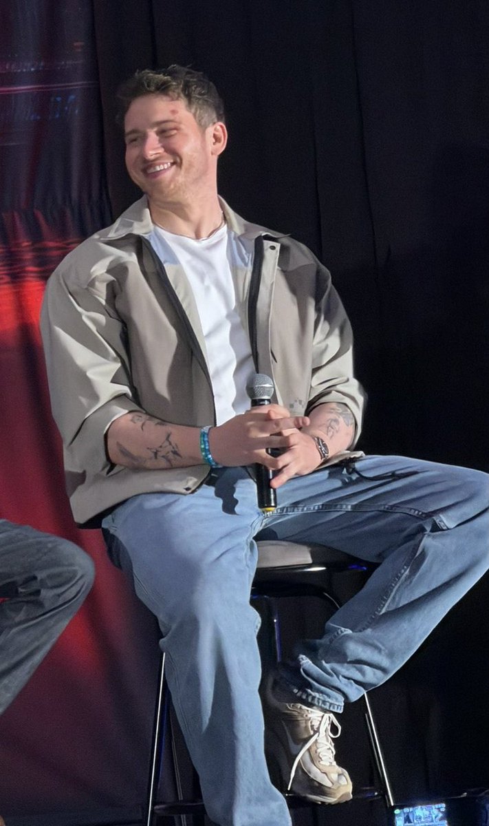 leo joy / sam / ev 🦝🧸🐶 buck foot tweet media