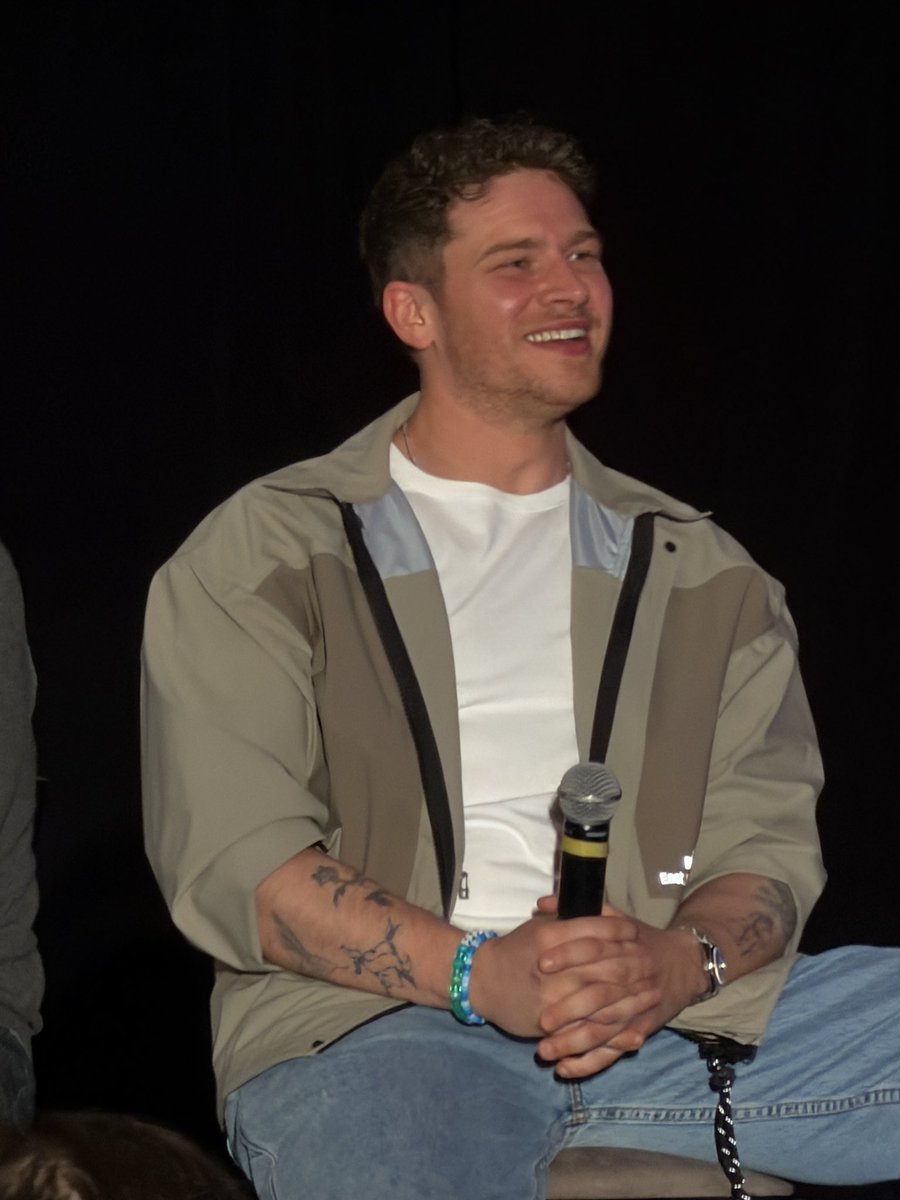 leo joy / sam / ev 🦝🧸🐶 buck foot tweet media