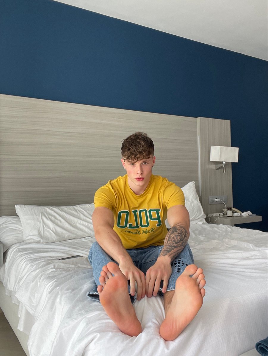 Benjaminhilton tweet media