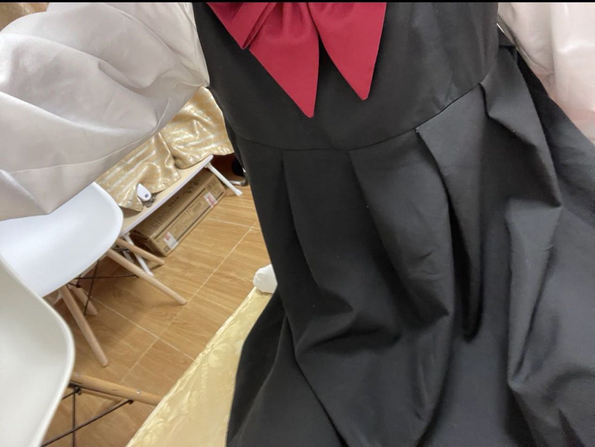 一张很久之前拍的自认为有点萌的照片，
大爱背心裙🥰🥰🥰