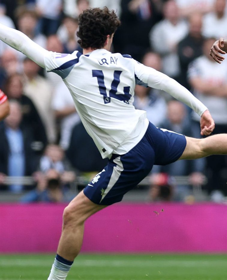 Shirtless PL tweet media