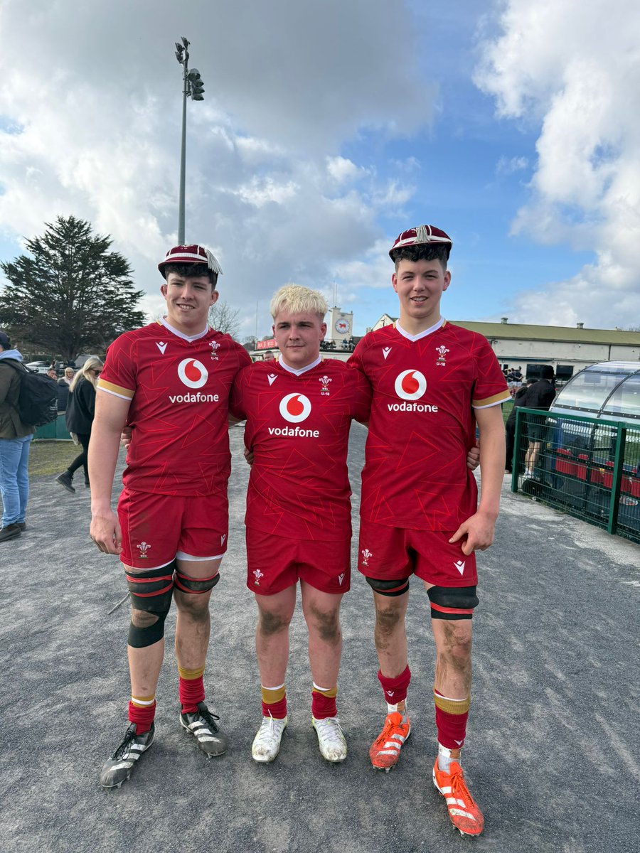 MMADACADEMY's tweet image. From local pitches to Welsh kit 🏴󠁧󠁢󠁷󠁬󠁳󠁿
Great to see 3 MMAD boys represent Wales U18s v Ireland 👏 Built on hard work, consistency &amp;amp; standards - more to come 👊#hapus #Cymru #Pathway