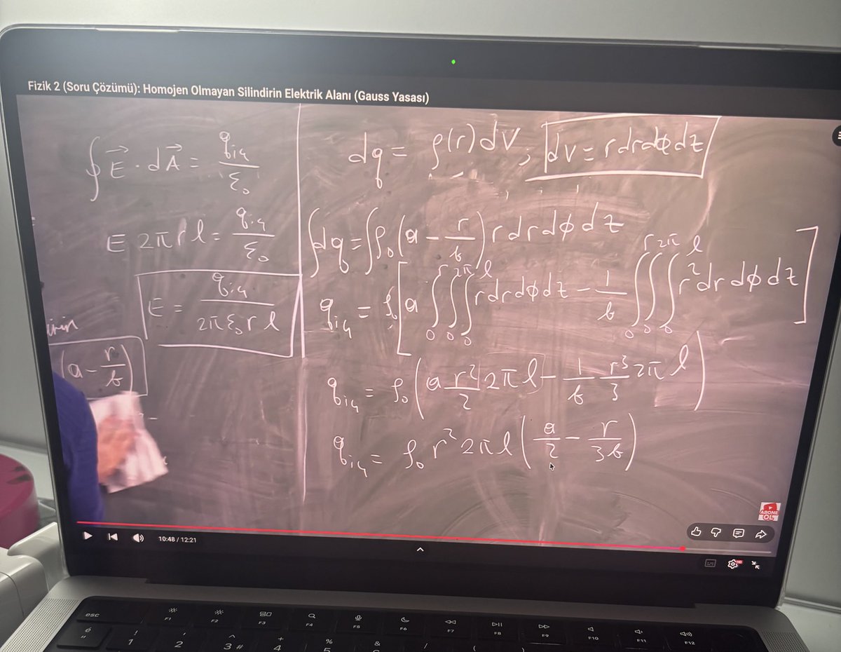 üclü integral yapamam ki ben aw beni matematik eliyo