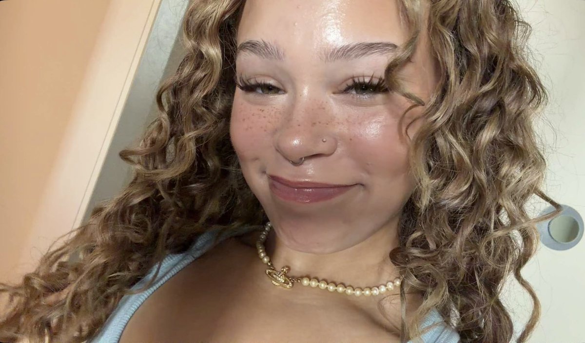 YonnaDaily tweet media