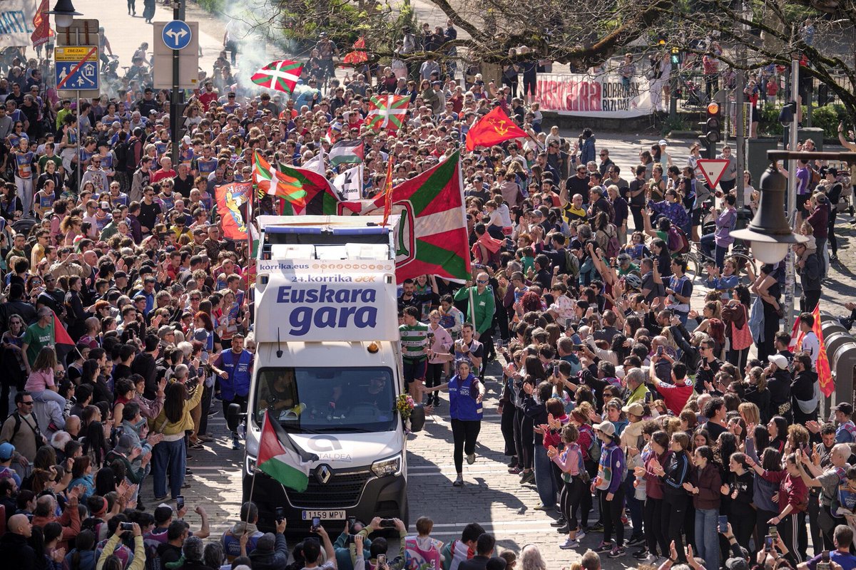 PLarraza's tweet photo. @gchaverri1 Vega Guillermito métete en la cueva  , es un insulto a las gentes
De Pamplona , no podéis vivir sin controlar todo….a la cueva de Mutilva , sinverguenza 🚜 https://t.co/z4ytatESXr
