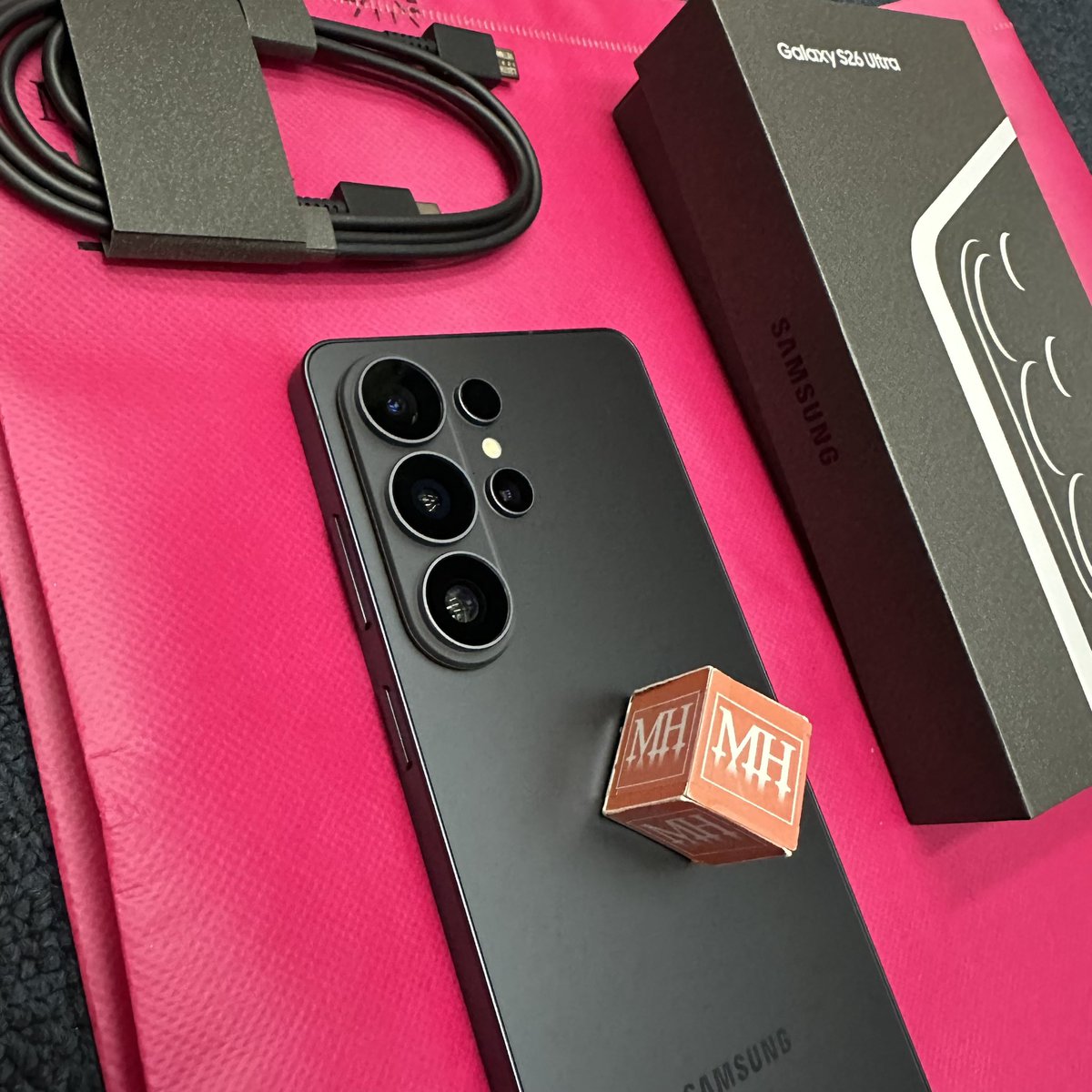 mobilehardwareO's tweet photo. Samsung Galaxy S26 Ultra
* 6.9 inch
* Snapdragon 8 Elite Gen 5
* 5000mAh

Black in colour

𝘄𝘄𝘄.𝗺𝗼𝗯𝗶𝗹𝗲𝗵𝗮𝗿𝗱𝘄𝗮𝗿𝗲.𝘀𝗴

#mobilehardwareofficial
❤️❤️❤️

@samsung @samsungmobile @samsungsg @samsungwithgalaxy #GalaxyS26Ultra https://t.co/sOXkbqzvQO