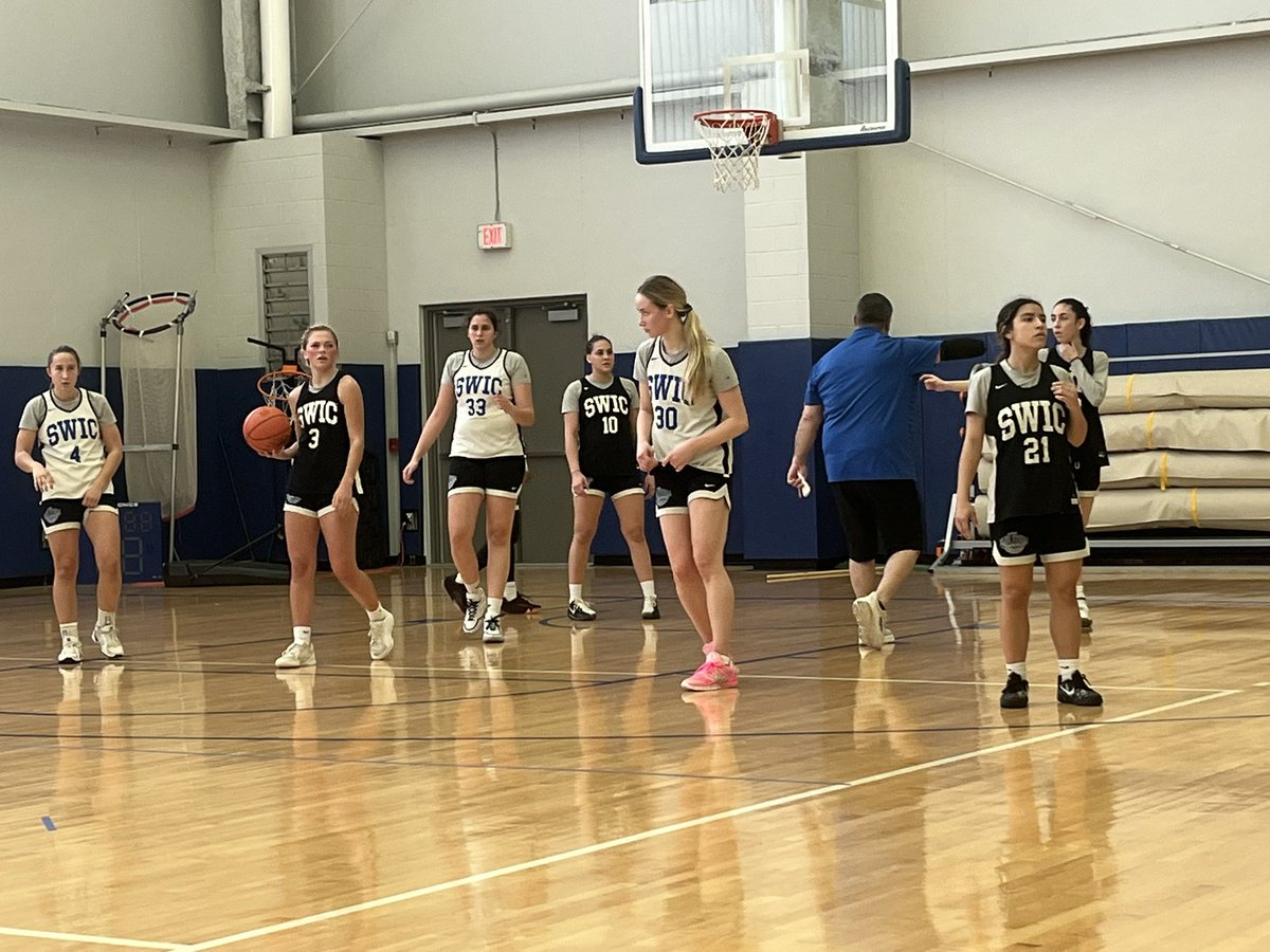 StevenStockSWIC's tweet photo. More photos from @SWICWBB’s practice today ahead of their National Tournament first round game Tuesday afternoon. https://t.co/iybMAGDuRq