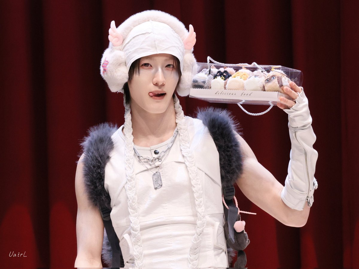 ri is unique tweet media