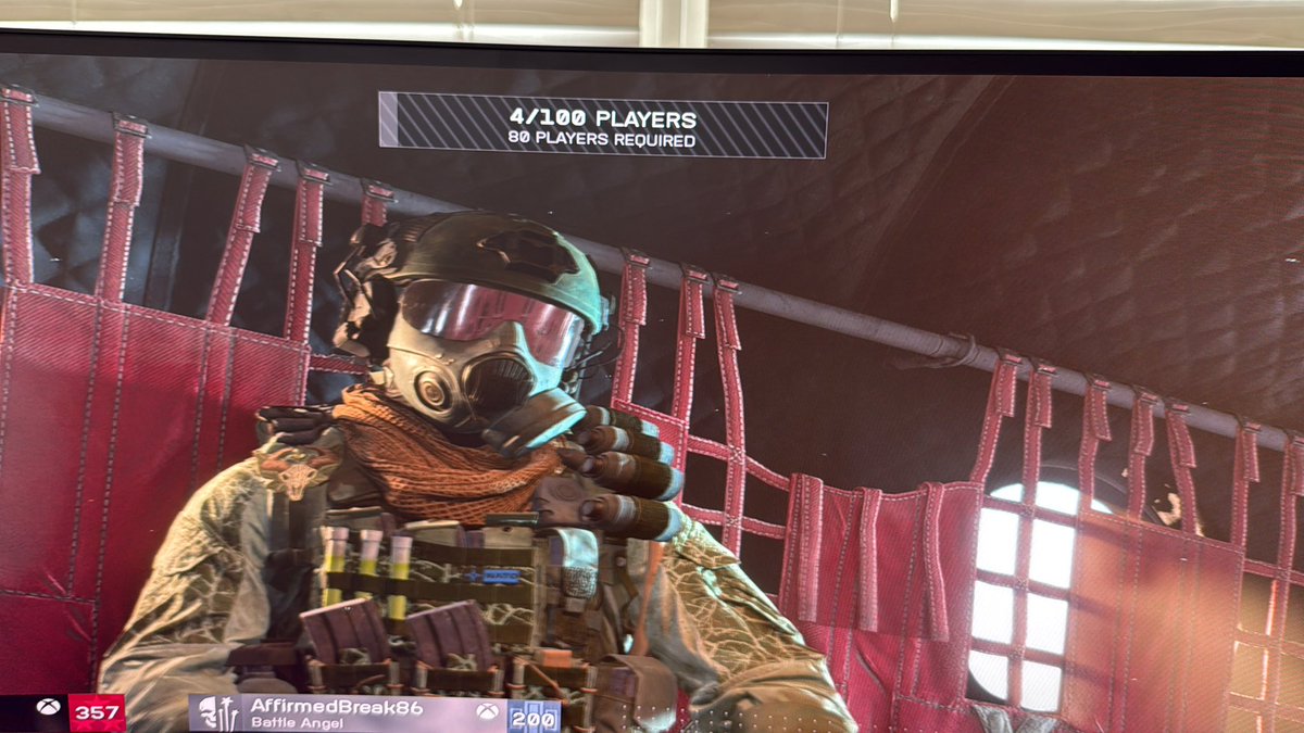 iAmJakeRich's tweet photo. @EA_DICE are servers just dead now?? Can’t load into any gauntlet match or duos REDSEC unless cross play is turned on. Wtf. Could sit here for 20+ minutes and the game still wouldn’t fill up. https://t.co/ntAETCl71x