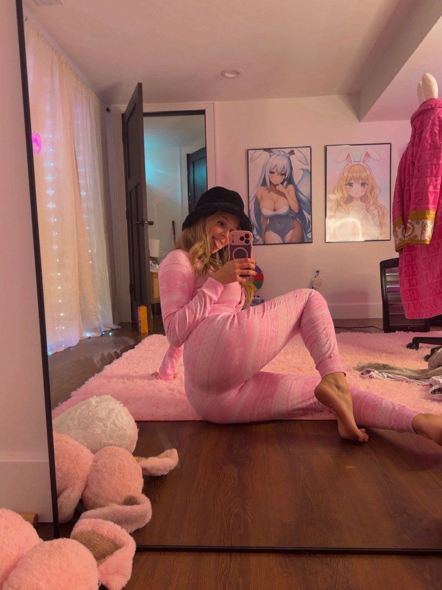 emilytrappqueen's tweet photo. I really love her body💕 https://t.co/bE503ndoDj