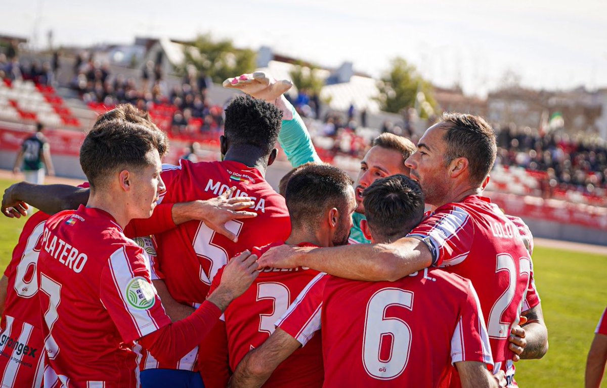 Y otra cosa, esto sigue estando en manos del Don Benito. Lo tiene que tener claro desde el primero hasta el último de los jugadores, pasando por cuerpo técnico y afición.

No puedes sufrir ahora el mal de altura, hay que echar el resto y apretar los dientes.

SÍ O SÍ