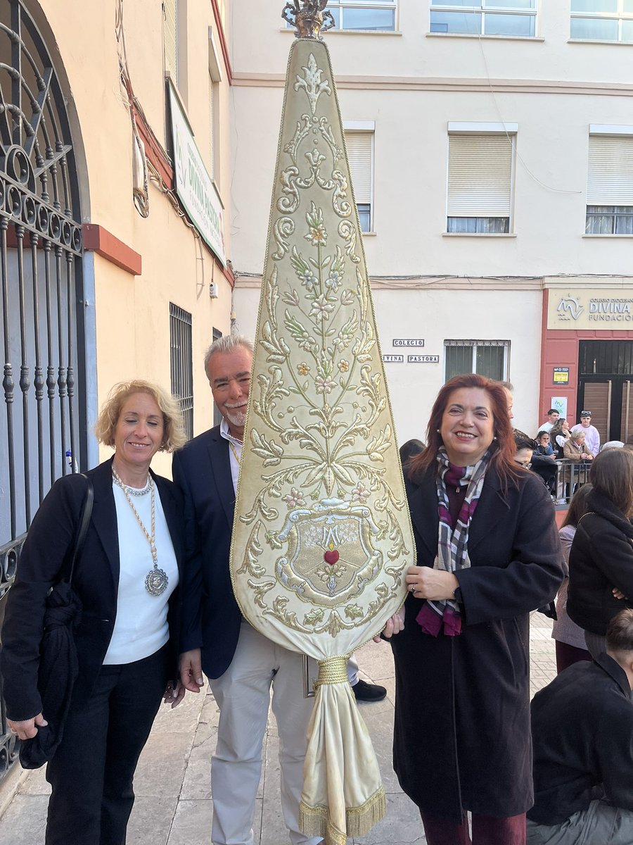 Hoy hemos acompañado a nuestros hermanos <a href="/HPrendimiento/">Prendimiento y Gran Perdón - Málaga</a> en el traslado de sus sagrados titulares 💛🤍