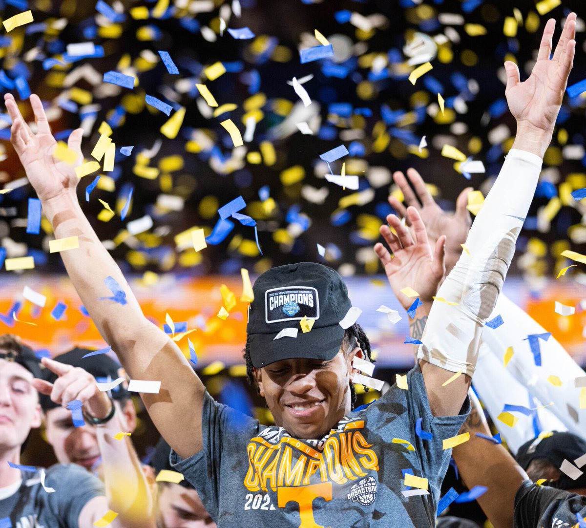 CalebSisk_'s tweet image. Shoutout to #VFL Kennedy Chandler for his season-debut.

19 PTS
5 REB
4 AST