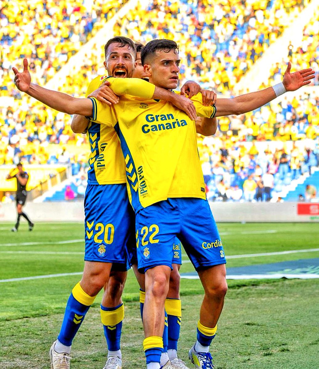 ElNuevoInsular's tweet photo. 😍🔥🚨 ¡FINAAAAAAAAL EN GRAN CANARIA! 😍🔥🚨

🇮🇨🐣 Un gol tempranero de Ale García concede a la UD Las Palmas -caída e insípida en la segunda mitad- un valiosísimo triunfo (1-0), pese a las infinitas dificultades para cerrar el partido. Guion muy similar al de Albacete, pero con mejor desenlace, por suerte, gracias al imperial MVP HORKAS. Taisei sumó su tercera asistencia.

🇮🇨🐣 El conjunto insular es QUINTO, con 51 puntos. Objetivo de la permanencia virtualmente cumplido. Si se quiere aspirar a cotas más altas, hay que mejorar… y mucho. El ascenso directo está a cuatro de distancia. Próximo encuentro: VS Éibar el domingo 29M fuera de casa.
