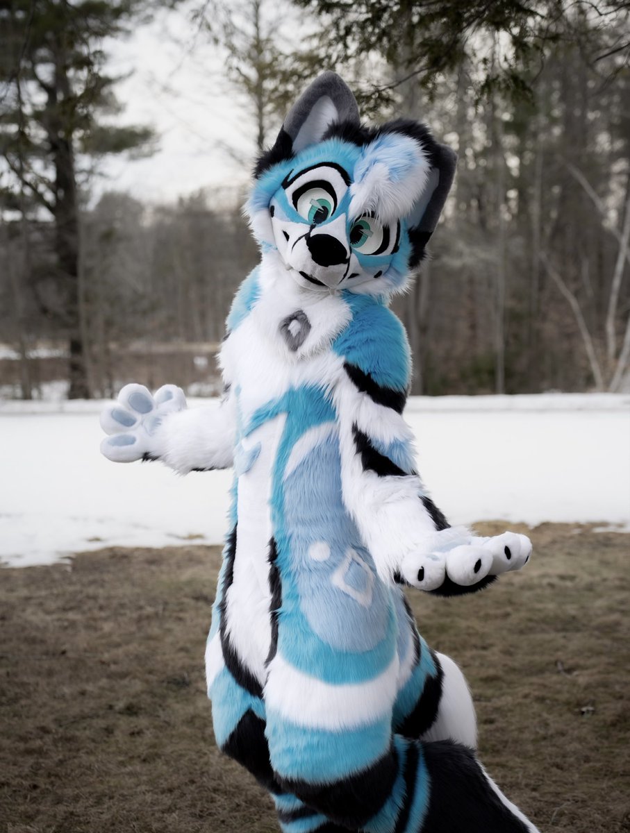So hot, I’m melting all the snow ❄️ 🔥