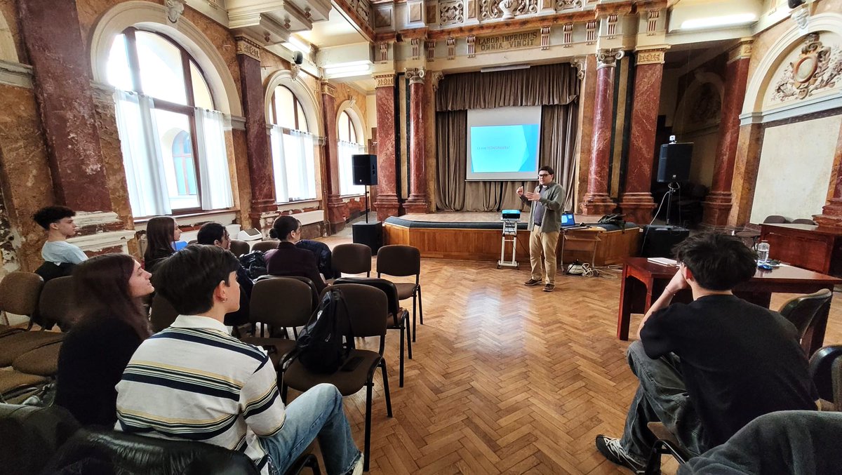 DigiForTeam's tweet photo. Digital Forensic Team la Clubul de Democrație – demos kratos. 🧠

Dr. Nicolae Țîbrigan a susținut un atelier de media literacy despre fake news, manipulare și gândire critică. 🔍

Reziliența la dezinformare începe cu educația. 🌐

#MediaLiteracy #Disinformation #ThinkCritical https://t.co/G0I9KsDfbY