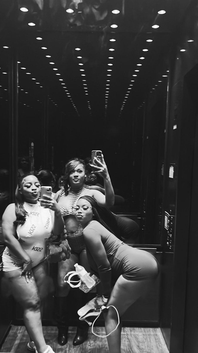 theerealkm's tweet image. #freakinweekend☕️