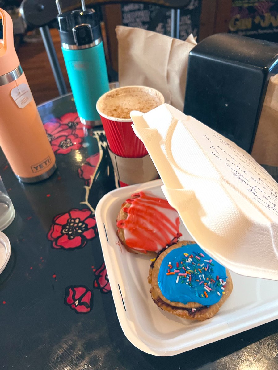 TobinDeanna's tweet photo. Café vibes 🫨 @RavensNestCoffe https://t.co/5axV96Rrc5