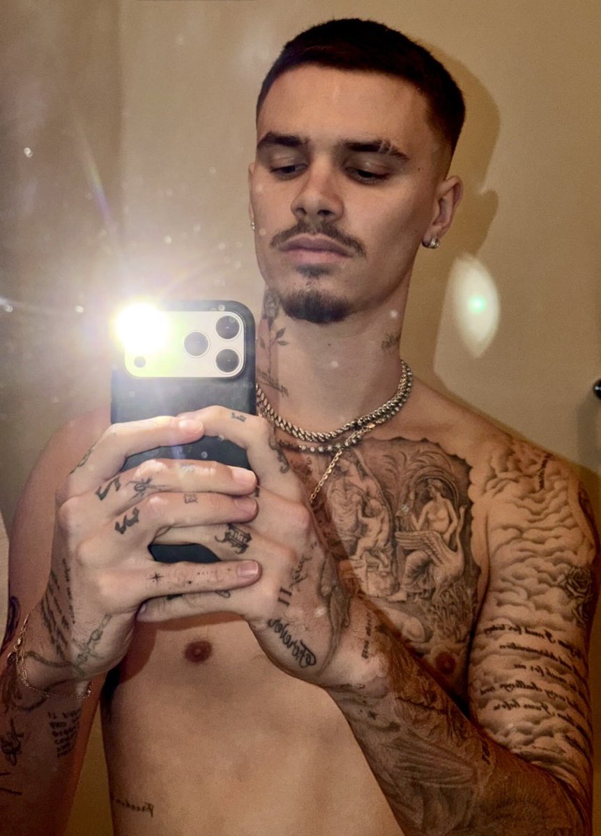 Fit Famous Males tweet media