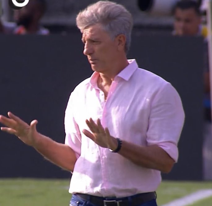 udreyke's tweet photo. Acho muito foda que na parada técnica o Renato deixa os jogadores falarem, ele conversa com os jogadores. Muito foda, ninguém mandando os jogadores ir tmnc, tlgd!

Isso foi muito importante pro elenco do Vasco voltar a ter confiança, é muito bom ter um treinador experiente na beira do campo!