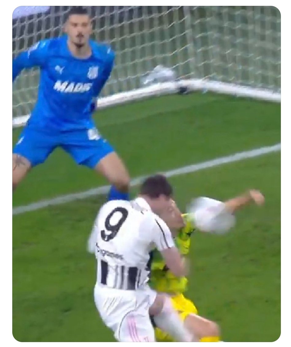 graant67's tweet photo. @_Pupi81_ .....il fantasma delle merde che siete.... https://t.co/4VEPjT2n6a