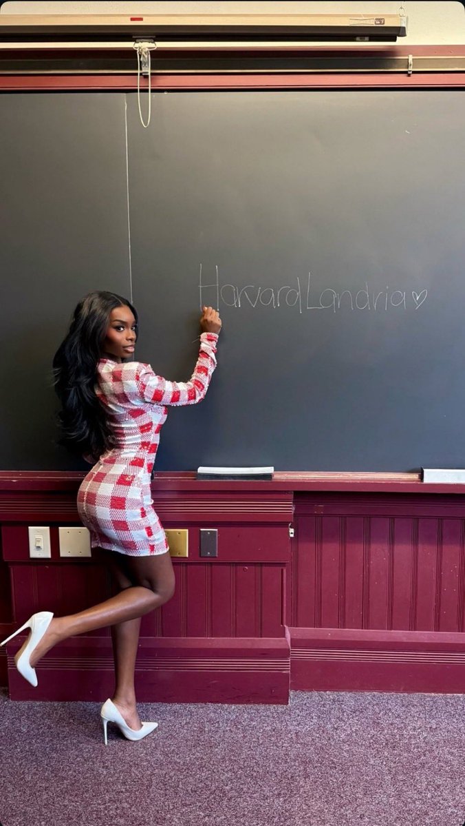 Honey 🖤 tweet media